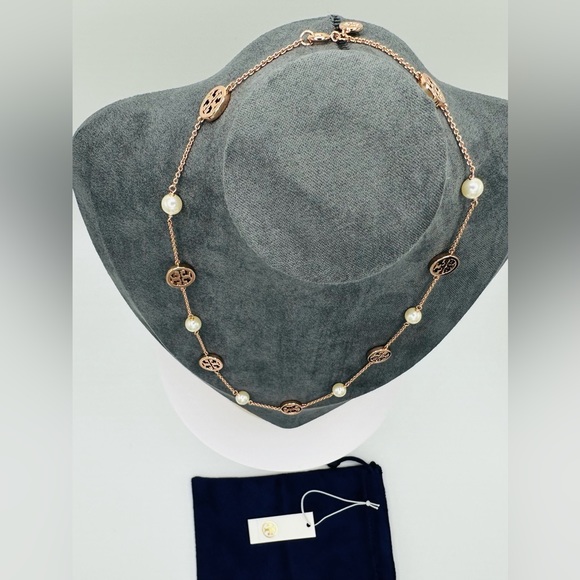 NWT Authentic Luxury Minimalist Tory Burch Crystal Pearl Logo Necklace - Picture 12 of 17